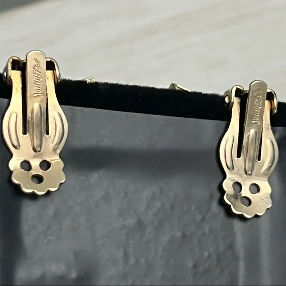 Judy Lee Vintage 1980s Gold Tone Double Leaves Clip On Earrings - Picture 6 of 10